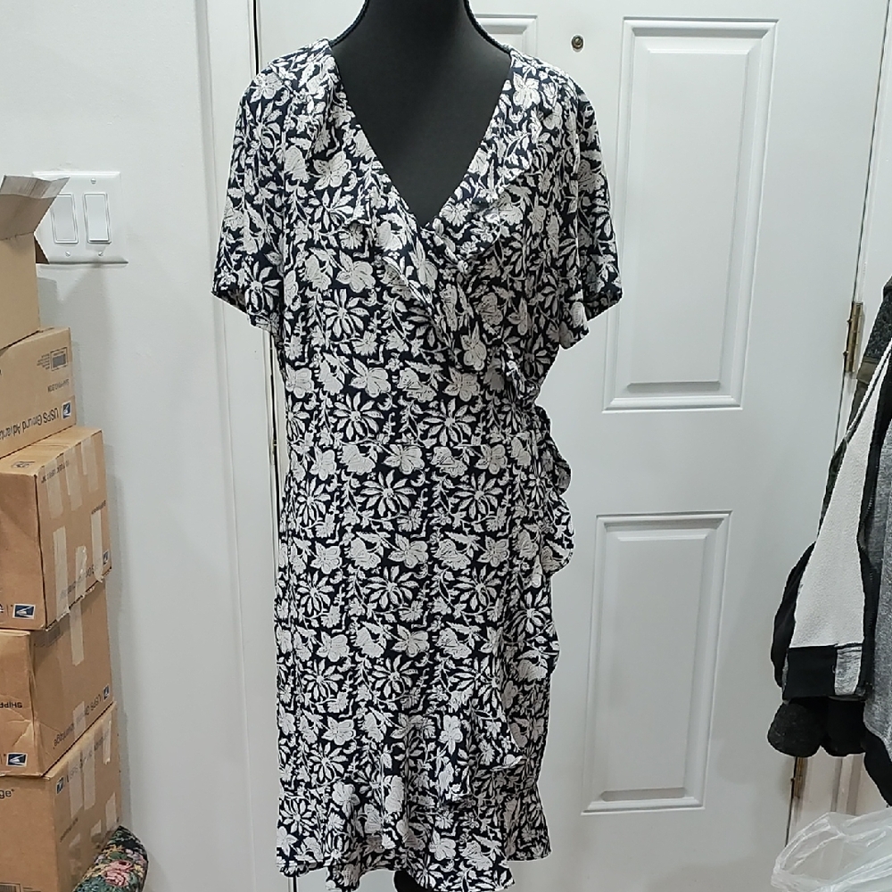 LOFT Black and White Floral Dress